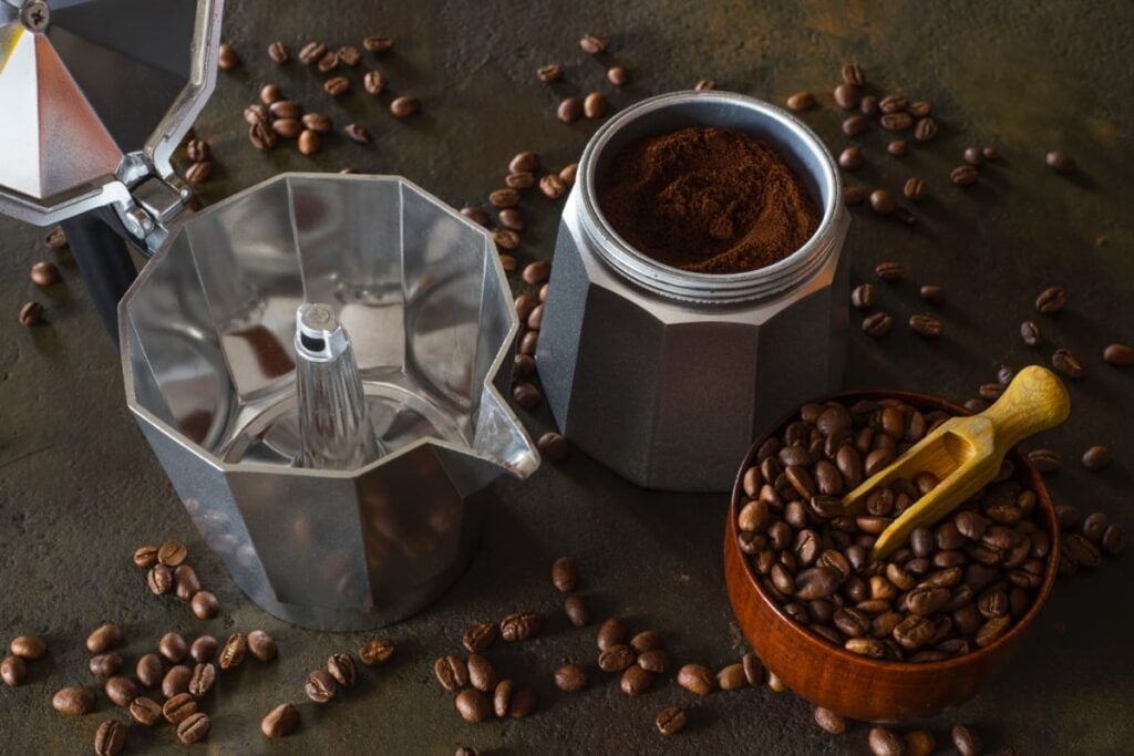 Cómo usar una cafetera italiana para preparar café