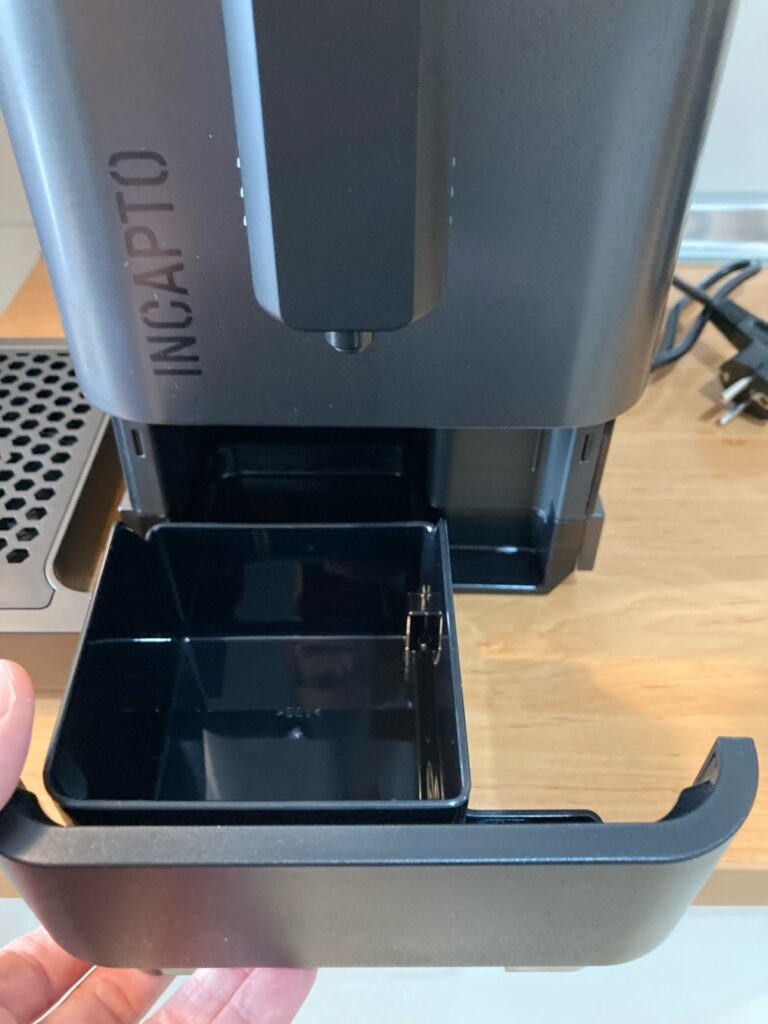 Cafetera superautomática Incapto - repositorio de posos de cafe